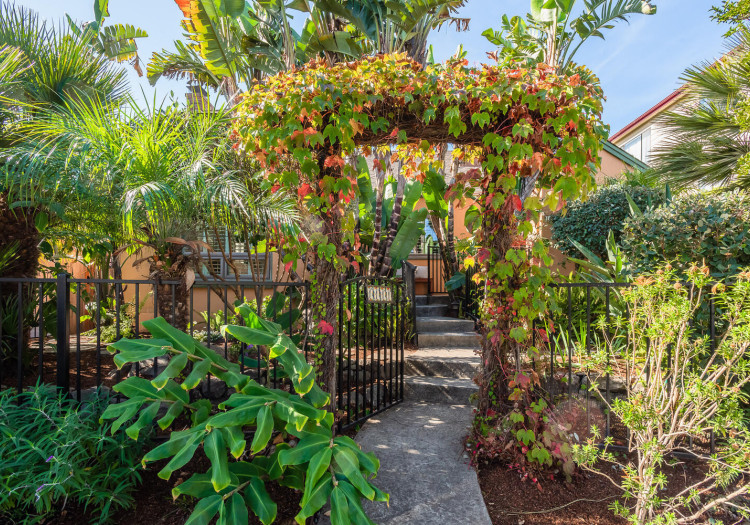 1111-1115 Laguna Avenue