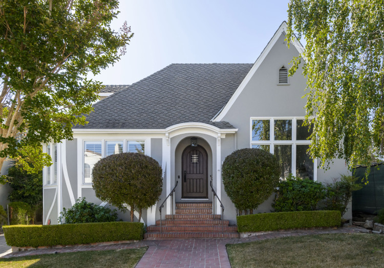 2111 Roosevelt Avenue