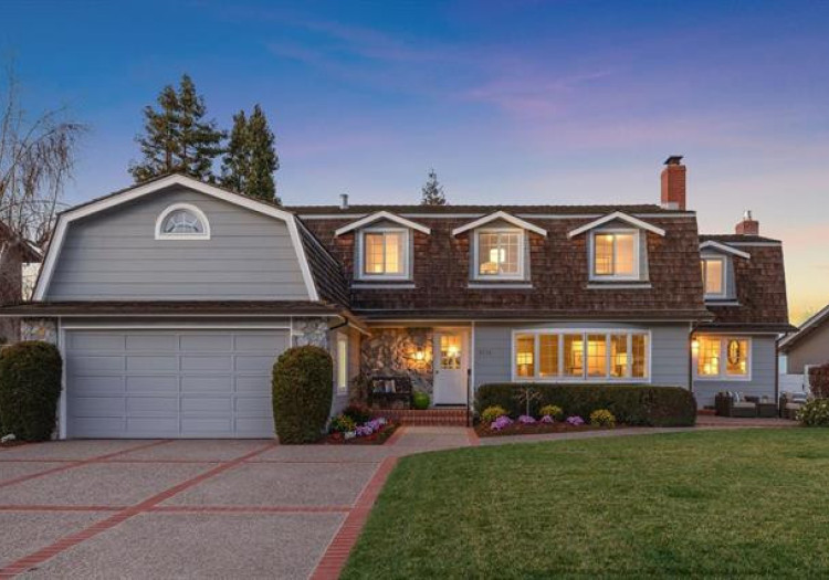 2732 Waltham Cross Street