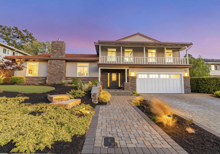 2749 Comstock Circle