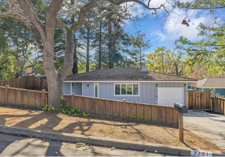 2701 Carmelita Avenue