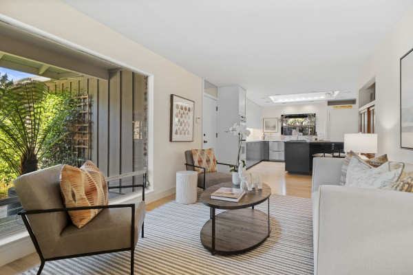 Front sitting room After