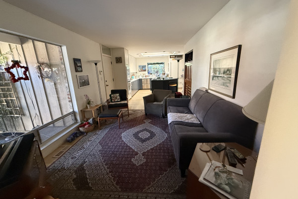 Front sitting room Before